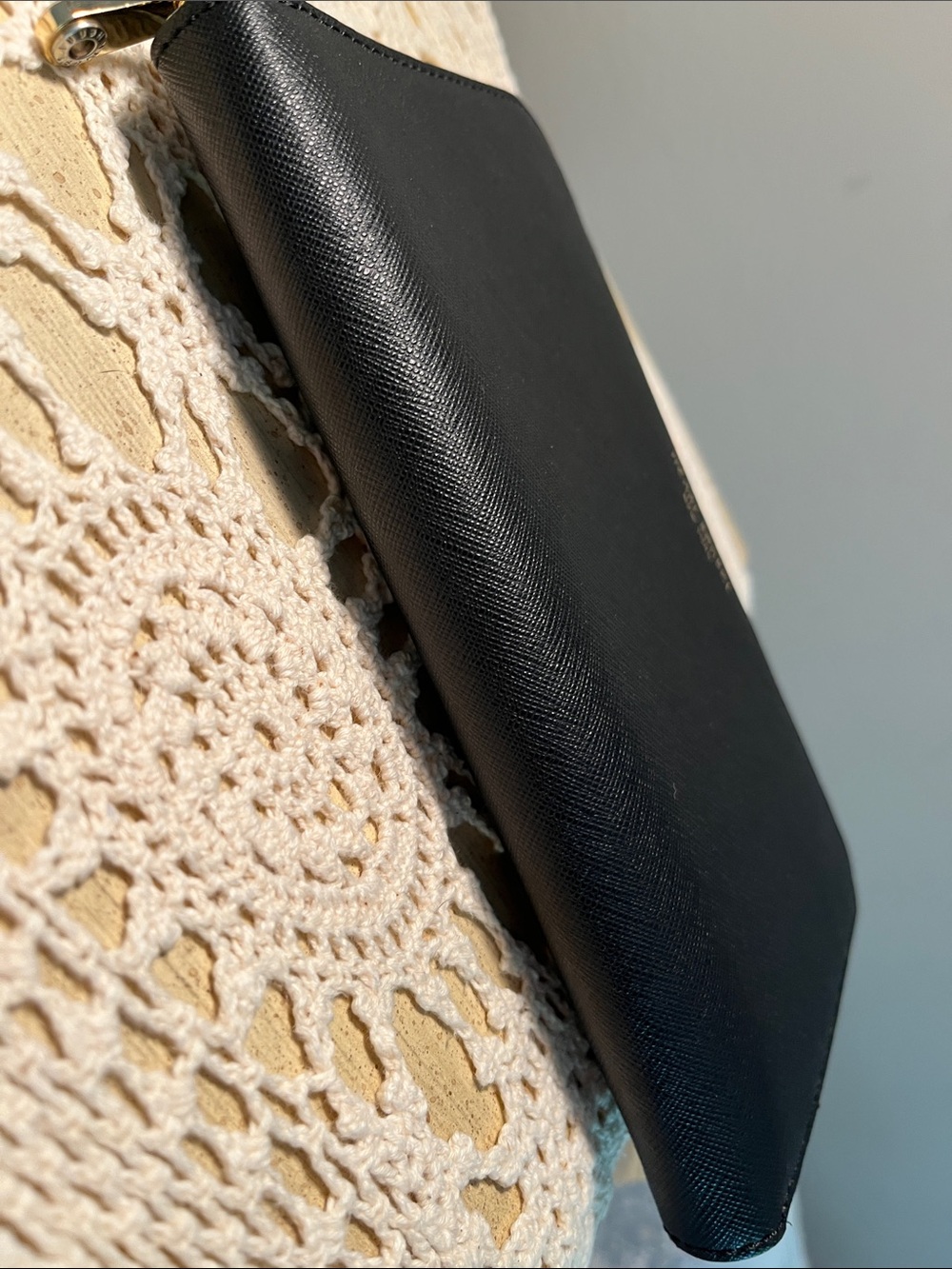 Henri Bendel Black Saffiano Leather Long Wallet Bright Gold Zip Closure Gorgeous - Picture 6 of 10
